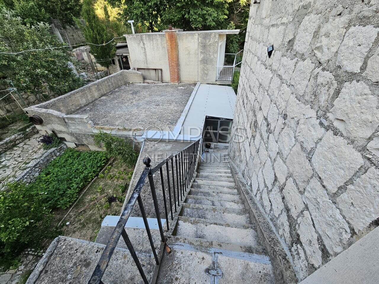 Kamena kuća i zemljište u Marušićima - prodaja