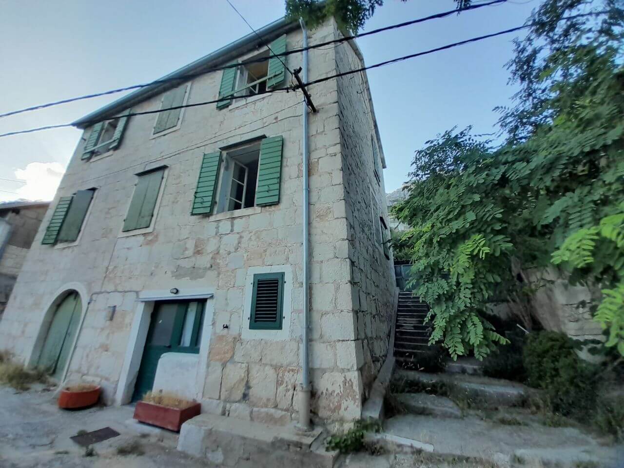 Kamena kuća i zemljište u Marušićima - prodaja